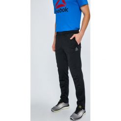 Reebok - Spodnie. Spodnie męskie Reebok. W wyprzedaży za 159,90 zł.