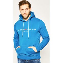 Bluza TOMMY HILFIGER Blend Logo MW0MW11599. Zielone bluzy męskie TOMMY HILFIGER, m, bez wzorów, z bawełny, bez kołnierzyka, bez rękawów, bez kaptura. W wyprzedaży za 359,00 zł.