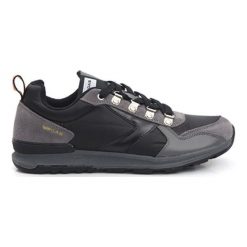 Sneakersy w kolorze szaro-czarnym. Szare trampki męskie U.S. Polo Assn., Gas, na sznurówki. W wyprzedaży za 234,95 zł.