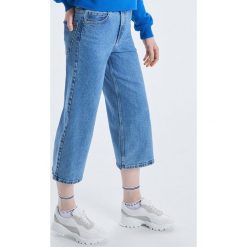 Jeansowe spodnie culotte - Niebieski. Niebieskie spodnie damskie Cropp, z jeansu. W wyprzedaży za 39,99 zł.