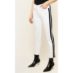 Jeansy Slim Fit Escada Sport J106 5029650. Białe jeansy damskie Escada Sport, bez wzorów, z jeansu. W wyprzedaży za 499,00 zł.