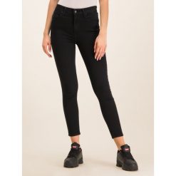 Jeansy Skinny Fit Levi's 721™ High-Waisted 18882-0233. Czarne jeansy damskie Levi's®, s. W wyprzedaży za 299,00 zł.