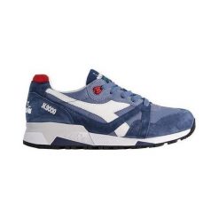 Buty Diadora N9000 Italia "Insignia Blue" (170468-C6644). Niebieskie buty sportowe męskie Diadora, z zamszu, bez zapięcia. Za 349,99 zł.