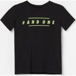 Bawełniany t-shirt z nadrukiem - Czarny. Czarne t-shirty męskie Reserved, m, z nadrukiem, z bawełny, bez kołnierzyka. Za 29,99 zł.