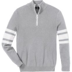 Sweter ze stójką z zamkiem, z bawełny z recyclingu bonprix jasnoszary melanż. Szare swetry męskie bonprix, s, w paski, z bawełny, sportowe, ze stójką, bez kaptura. Za 74,99 zł.