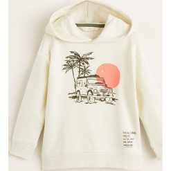 Mango Kids - Bluza dziecięca Modeon 110-164 cm. Białe bluzy chłopięce marki Mango Kids, z nadrukiem, z bawełny, bez rękawów, z kapturem. Za 59,90 zł.