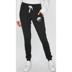 Nike Sportswear - Spodnie. Szare bryczesy damskie Nike Sportswear, m, z bawełny. Za 179,90 zł.