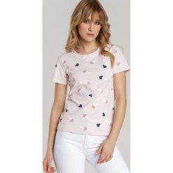 Jasnoróżowy T-shirt Klytea. Różowe bluzki dziewczęce Renee, z nadrukiem, z okrągłym kołnierzem, z krótkim rękawem, krótkie, bez kaptura. Za 39,99 zł.