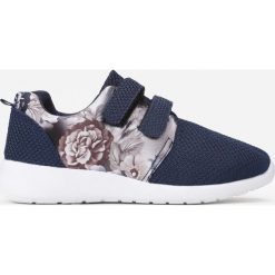 Granatowe Buty Sportowe Aishah. Niebieskie buty dziewczęce sportowe Born2be, z nadrukiem. Za 39,99 zł.