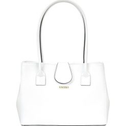 Skórzana torebka w kolorze białym - (S)32 x (W)32 x (G)12 cm. Białe torebki klasyczne damskie Bosccolo, ze skóry. W wyprzedaży za 259,95 zł.