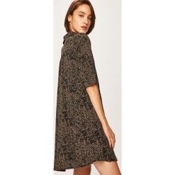 Answear - Sukienka. Czarne sukienki damskie ANSWEAR, s, bez wzorów, z poliesteru, bez kołnierzyka, bez rękawów, mini, oversize. W wyprzedaży za 69,90 zł.