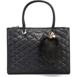 Guess Astrid Large Torebka Czarny. Czarne torebki klasyczne damskie Guess, w paski, z materiału, bez dodatków. Za 654,95 zł.