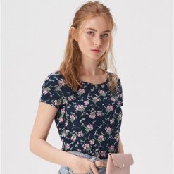 T-shirt w kwiaty - Granatowy. Niebieskie t-shirty damskie Sinsay, s, w kwiaty, bez kołnierzyka. Za 24,99 zł.