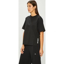 Calvin Klein Performance - Top. Niebieskie bluzki damskie Calvin Klein Performance, s, bez wzorów, z elastanu, casualowe, z okrągłym kołnierzem. W wyprzedaży za 129,90 zł.