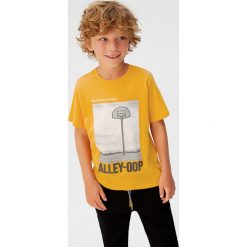 Mango Kids - T-shirt dziecięcy Alley 110-164 cm. Żółte t-shirty chłopięce Mango Kids, z nadrukiem, z bawełny, bez rękawów. Za 49,90 zł.
