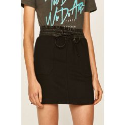 Answear - Spódnica. Czarne spódniczki damskie ANSWEAR, na co dzień, s, bez wzorów, z elastanu, casualowe, mini, proste. Za 129,90 zł.