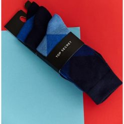 Skarpetki męskie. Niebieskie skarpetki męskie Top Secret, bez wzorów, z dzianiny. Za 29,99 zł.