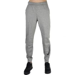 Nike Therma Taper Swoosh Pant 932257-063 spodnie męskie szare M. Szare spodnie męskie Nike, na imprezę, s, bez wzorów, z poliesteru. W wyprzedaży za 189,99 zł.