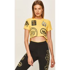 LaBellaMafia - T-shirt. Żółte bluzki damskie LABELLAMAFIA, m, z nadrukiem, z elastanu, casualowe, z okrągłym kołnierzem. W wyprzedaży za 89,90 zł.