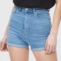 Szorty slim high waist - Niebieski. Niebieskie szorty damskie Cropp, bez wzorów, z podwyższonym stanem. W wyprzedaży za 55,99 zł.