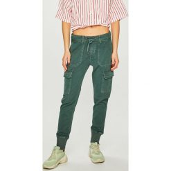 Pepe Jeans - Spodnie Crusade. Czarne spodnie damskie Pepe Jeans, m, z elastanu. W wyprzedaży za 319,90 zł.