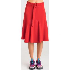 SPÓDNICA UFO SPORTMAX CODE. Czerwone spódniczki damskie Sportmax Code, na imprezę, w paski, midi, rozkloszowane. Za 467,40 zł.