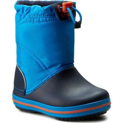 Śniegowce CROCS - Crocband Lodgepoint Boot K 203509 Ocean/Navy. Niebieskie śniegowce chłopięce Crocs, bez zapięcia. W wyprzedaży za 179,00 zł.