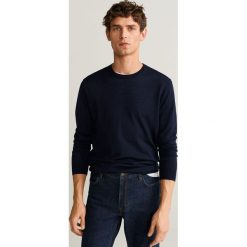 Mango Man - Sweter WILLY. Niebieskie swetry męskie Mango Man, m, bez wzorów, z wełny, z okrągłym kołnierzem, bez kaptura. W wyprzedaży za 99,90 zł.
