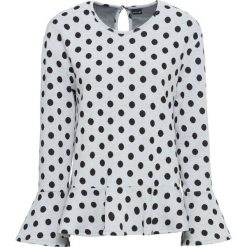 Shirt z falbaną bonprix biało-czarny w kropki. Białe koszulki damskie marki bonprix, bez wzorów, eleganckie, bez kołnierzyka. Za 44,99 zł.