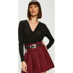 Noisy May - Bluzka Hannah. Czarne bluzki damskie Noisy May, na co dzień, s, bez wzorów, z poliesteru, bez kołnierzyka, z długim rękawem. W wyprzedaży za 59,90 zł.