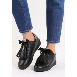 Czarne Buty Sportowe Plaything. Szare buty sportowe damskie marki Born2be. Za 79,99 zł.