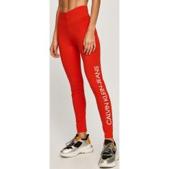 Calvin Klein Jeans - Legginsy. Czerwone spodnie damskie Calvin Klein Jeans, s, z elastanu. W wyprzedaży za 239,90 zł.
