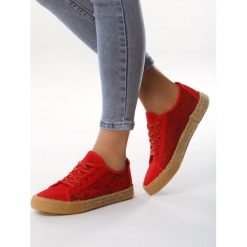 Czerwone Trampki Pause. Czerwone espadryle damskie Born2be, bez wzorów, z koronki, bez obcasa, na płaskiej podeszwie. Za 59,99 zł.