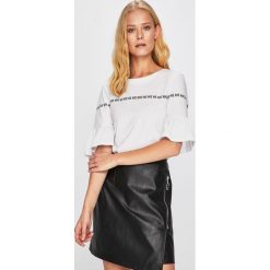 Silvian Heach - Top. Białe topy damskie marki Silvian Heach, s, z nadrukiem, z bawełny, z okrągłym kołnierzem. Za 219,90 zł.