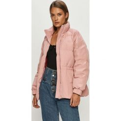 Levi's - Kurtka puchowa. Różowe kurtki damskie Levi's®, s, bez wzorów, z poliesteru, krótkie, bez kaptura. Za 959,90 zł.