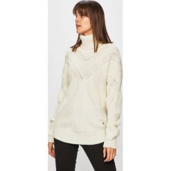 Trussardi Jeans - Sweter. Różowe swetry damskie Trussardi Jeans, s, bez wzorów, z wiskozy, bez rękawów. W wyprzedaży za 399,90 zł.