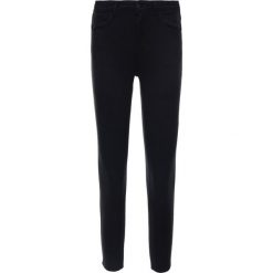 Jeansy Skinny Fit Wrangler Body Bespoke W28MJT100. Czarne jeansy damskie Wrangler. W wyprzedaży za 279,00 zł.