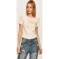 Marciano Guess - T-shirt. Białe bluzki damskie MARCIANO GUESS, s, z aplikacjami, z elastanu, z okrągłym kołnierzem. Za 289,90 zł.