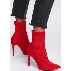 Czerwone Botki Sensually. Czerwone botki damskie Renee, bez obcasa, na obcasie, bez zapięcia. Za 139,99 zł.