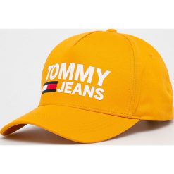 Tommy Jeans - Czapka. Żółte czapki męskie Tommy Jeans, bez wzorów, z bawełny. W wyprzedaży za 129,90 zł.