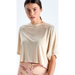 Krótka bluzka o kroju oversize - Kremowy. Białe bluzki damskie Cropp, s, bez wzorów, bez kołnierzyka, z krótkim rękawem. Za 39,99 zł.