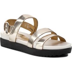 Sandały WRANGLER - Marja Sandal WL151801 Platinum 263. Żółte klapki damskie marki Wrangler, bez wzorów, ze skóry ekologicznej, bez obcasa. W wyprzedaży za 209,00 zł.
