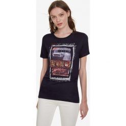 Desigual Berlin Koszulka Niebieski. Niebieskie koszulki damskie Desigual, m, z nadrukiem, z poliesteru, bez kołnierzyka. Za 240,95 zł.