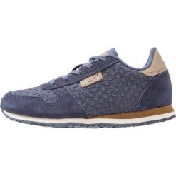 Woden YDUN TEEN Tenisówki i Trampki stone blue. Niebieskie buty dziewczęce sportowe marki Woden, ze skóry. W wyprzedaży za 341,10 zł.
