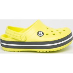 Crocs - Klapki dziecięce. Żółte sandały chłopięce Crocs, z gumy, z okrągłym noskiem, bez zapięcia. Za 139,90 zł.