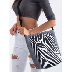 Torebka damska listonoszka Lorenti 2551 szara - Szary. Szare listonoszki damskie LORENTI, w paski, z jeansu, eleganckie, małe. Za 89,99 zł.