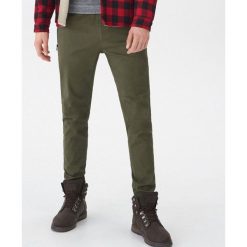 Materiałowe joggery - Khaki. Brązowe joggery męskie marki House, s, z tkaniny. W wyprzedaży za 59,99 zł.