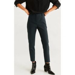 Mango - Spodnie Alberton. Zielone spodnie damskie Mango, s, z haftami, z elastanu, casualowe. Za 139,90 zł.
