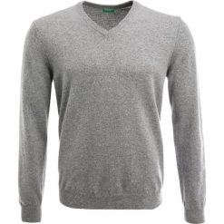 Swetry klasyczne męskie: Benetton Sweter grau
