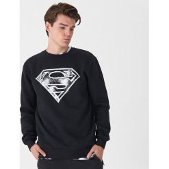 Bluza z nadrukiem Superman - Czarny. Czarne bluzy męskie House, s, z nadrukiem, bez kołnierzyka, bez rękawów, bez kaptura. Za 99,99 zł.